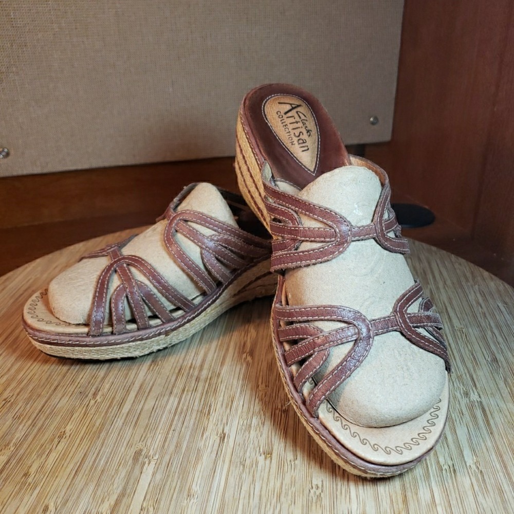 Vintage CLARKS ARTISAN Woman's Size 8M Brown Leather Espadrille Wedge Sandals - Picture 1 of 13
